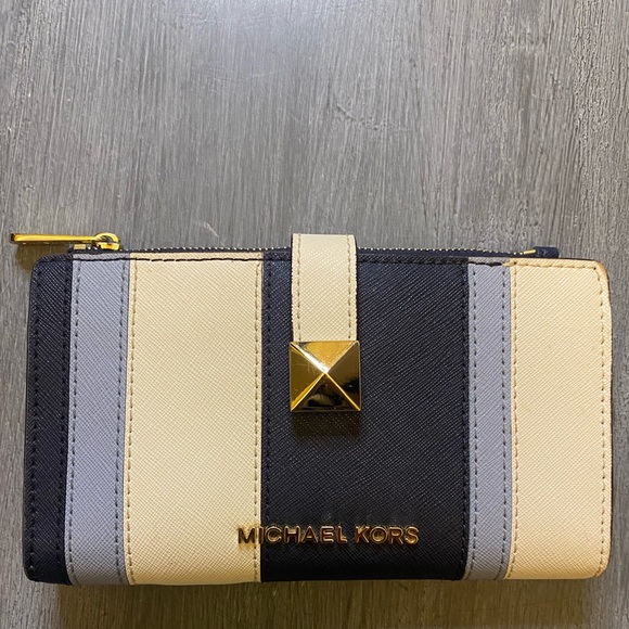 Michael KORS wallet, Blue & gold hardware. - Picture 1 of 6